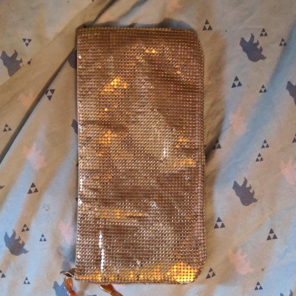 Guess Gold Tone Wrist Bag Shiney Gold - Picture 4 of 5